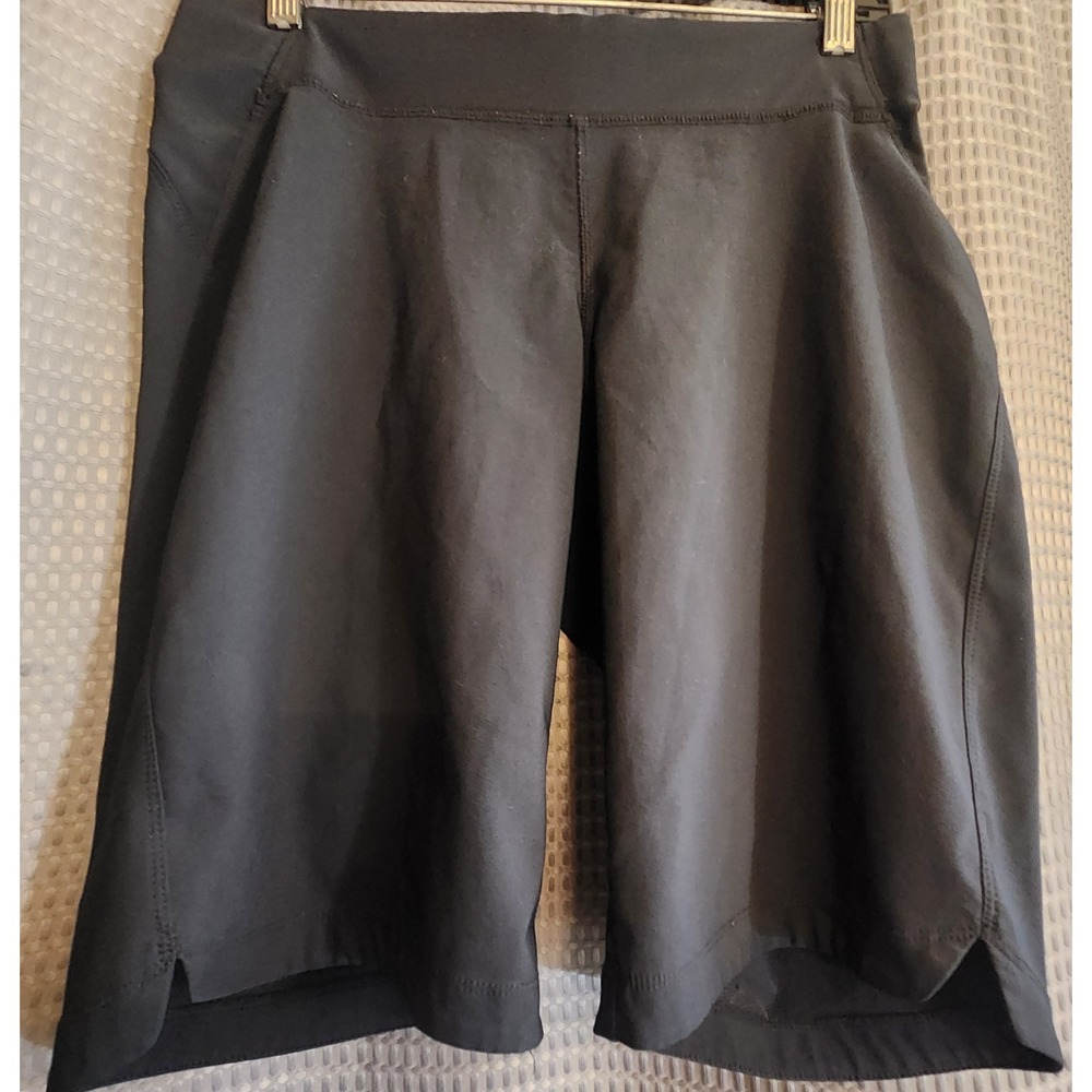 Columbia Classic Omni-Shield Womens Black Hiking Athletic Shorts in Size Medium